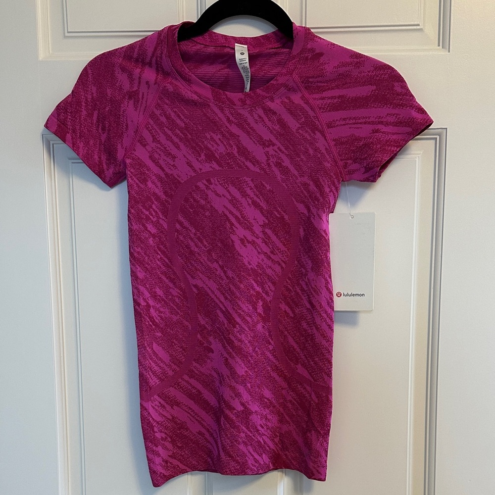 lululemon athletica Women's Vibrant Pink Short Sleeve Tee
